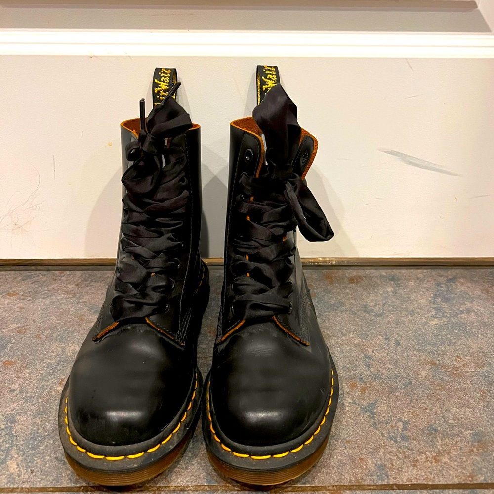NEW DOCMARTENS Boots